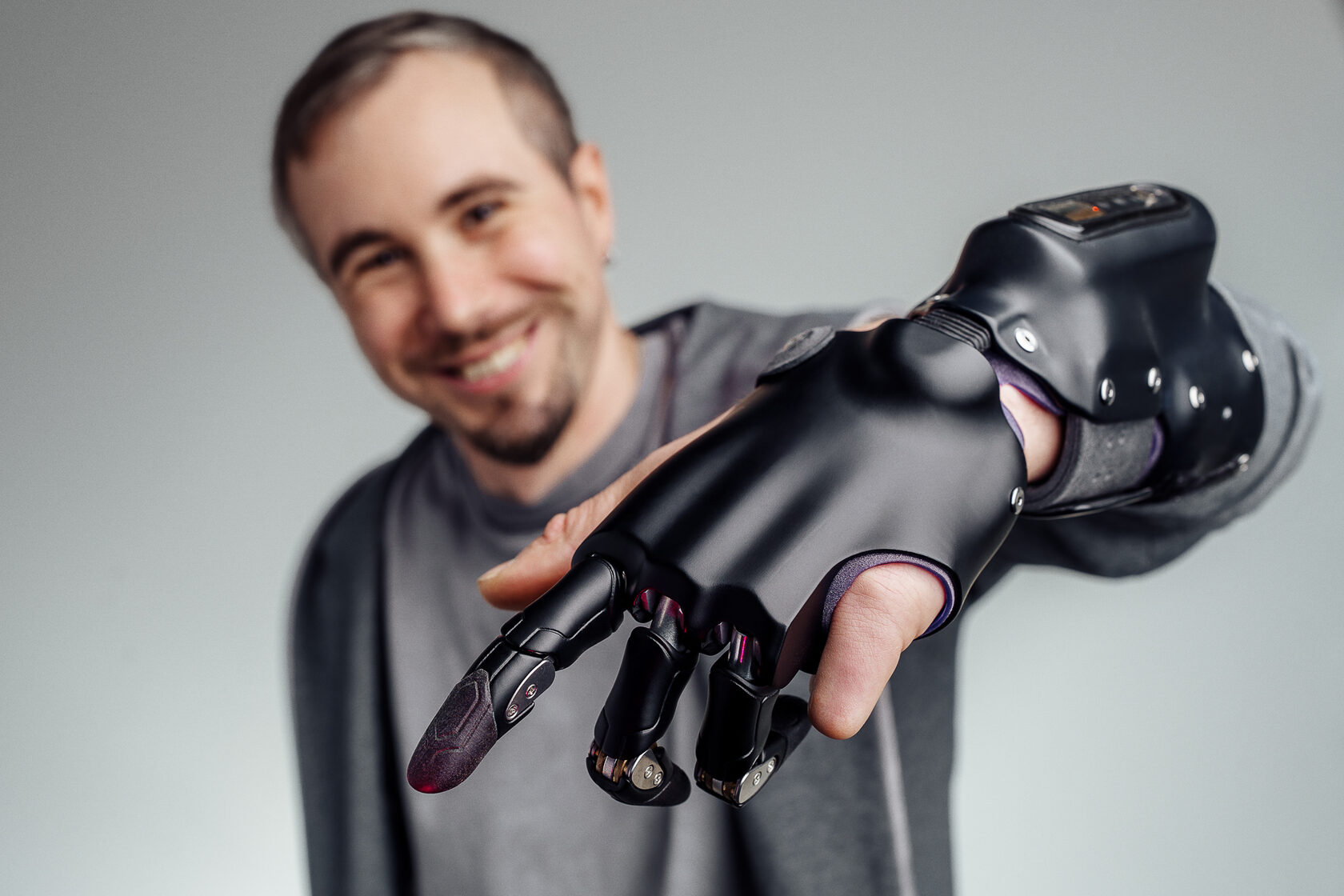 Motorica Unveils the World’s First Bionic Hand Prosthesis Powered by Optical Sensors